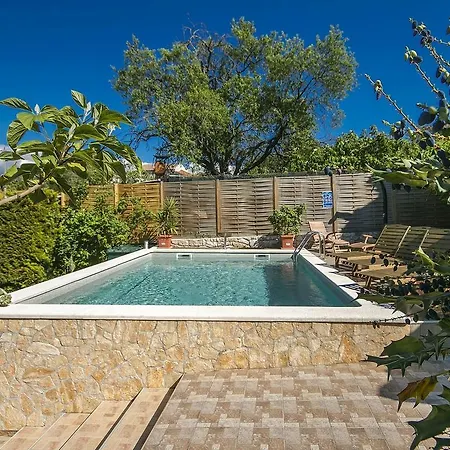 Heritage Holiday In With Outdoor Pool Višnjan