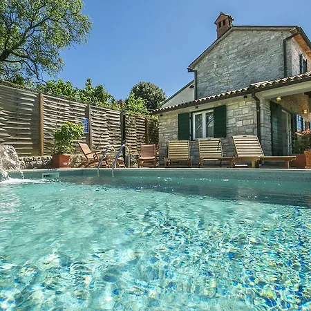 Heritage Holiday In With Outdoor Pool Višnjan